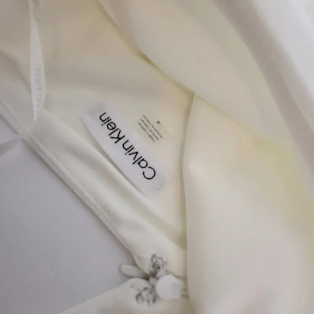 Calvin Klein Bell & Bubble Sleeve Fitted Sheath Dress Size 4 Wht Deep V-Back NWT - Picture 4 of 12
